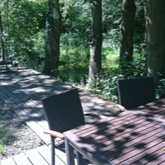 Garten mit Terrasse und Grill unserer Ferienwohnung in Schwerin